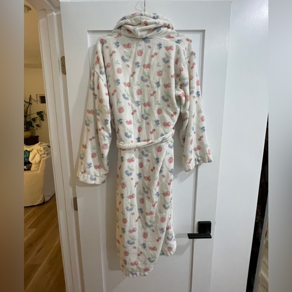 Djerf Avenue Robe in Summer Berries - Picture 2 of 3